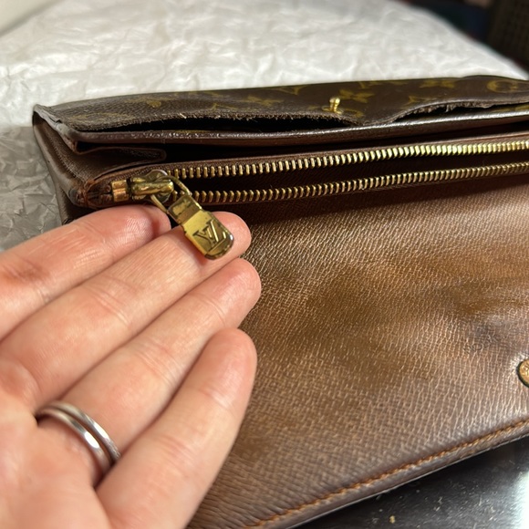 1994 Louis Vuitton Sarah Monogram Wallet - Vintage - Picture 10 of 10